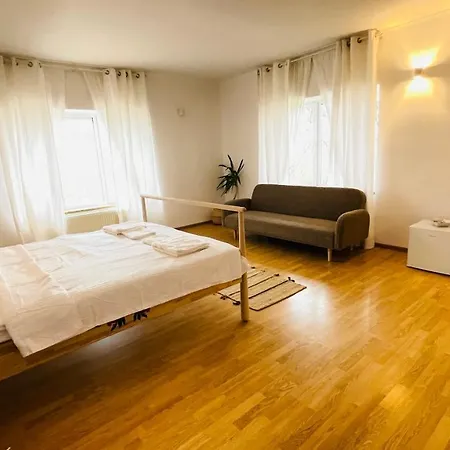Biolocalia House Oltenia Balotesti Exterior photo